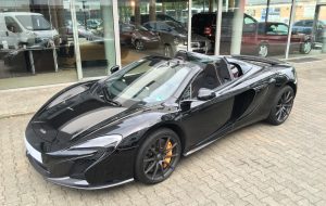 SmartTOP retractable hard top control for the McLaren 650S Spider